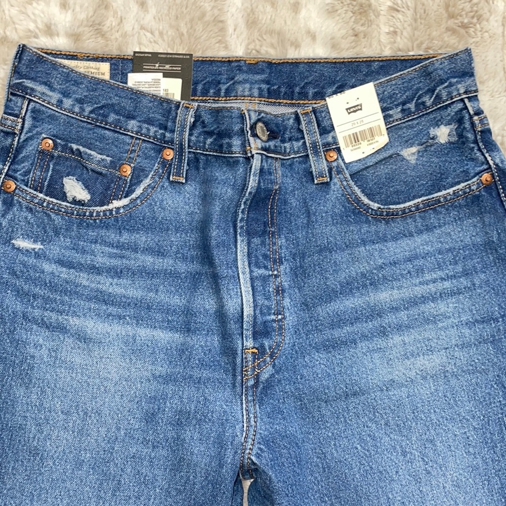 Ladies Levi’s 501 Original Cropped Jeans, NWT.